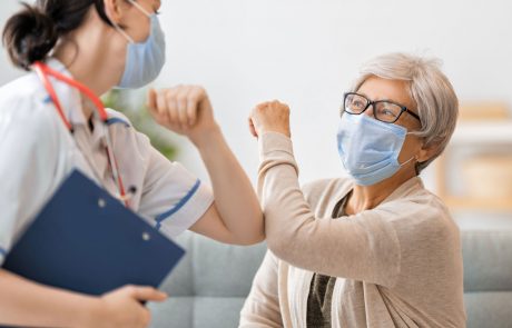 SWS TeldaSec: Notrufsysteme Seniorin